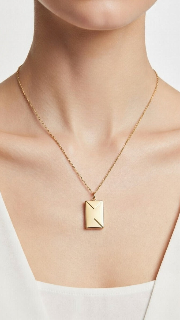 Collana Ciondolo Lettera Apribile in Acciaio Lucido – Incisione Personalizzata | EvermadeLab