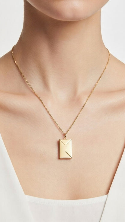 Collana Ciondolo Lettera Apribile in Acciaio Lucido – Incisione Personalizzata | EvermadeLab