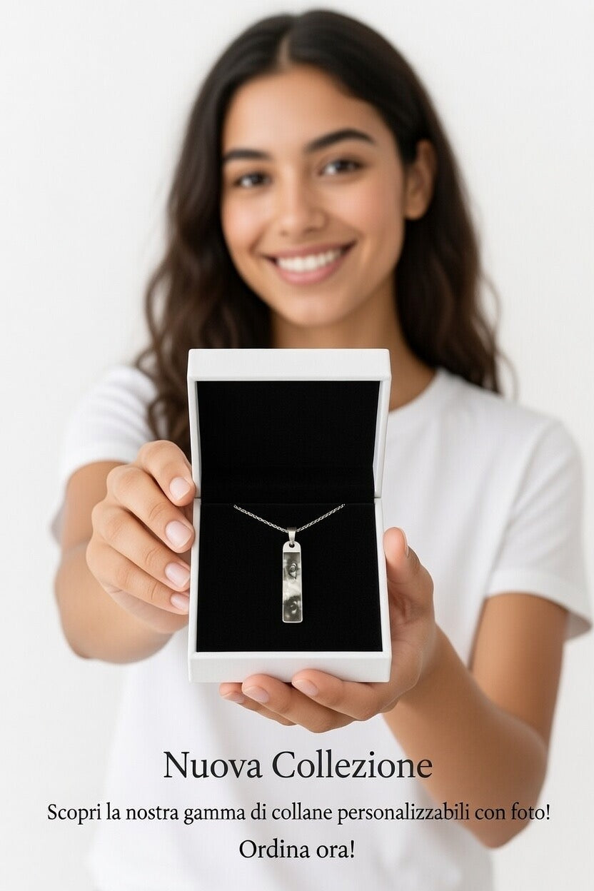 Donna con collana personalizzata EvermadeLab